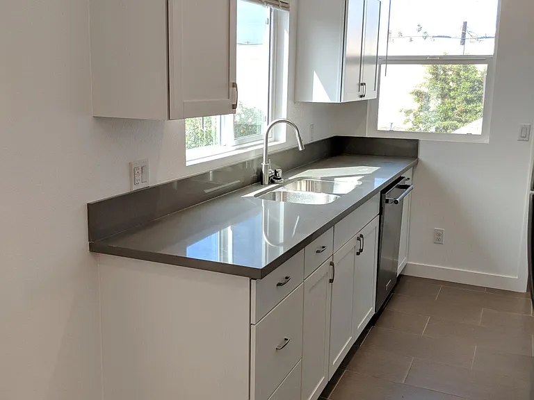 1705 W 20th St #1/2 — Photo 11