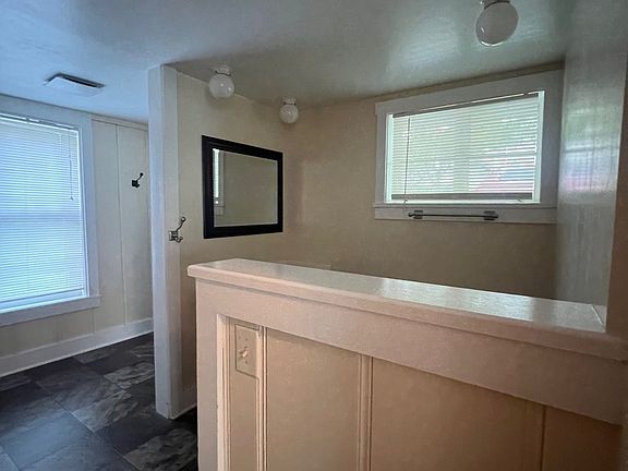 5th image of 125 Prospect St