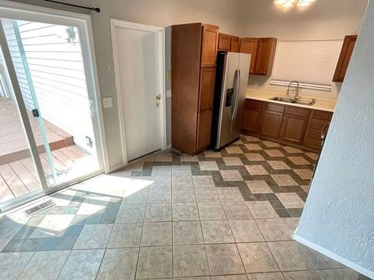 2313 Centennial Ct E — Photo 9