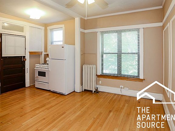 3rd image of 632.5 W Arlington Pl #22