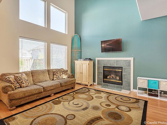 2nd image of 1264 NE Birkshire Ct
