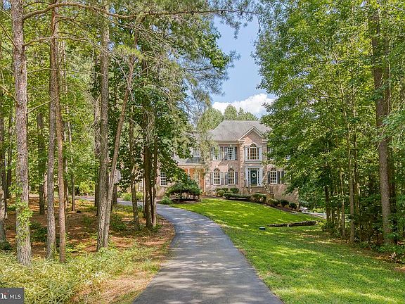 4th image of 27 Meridan Ln