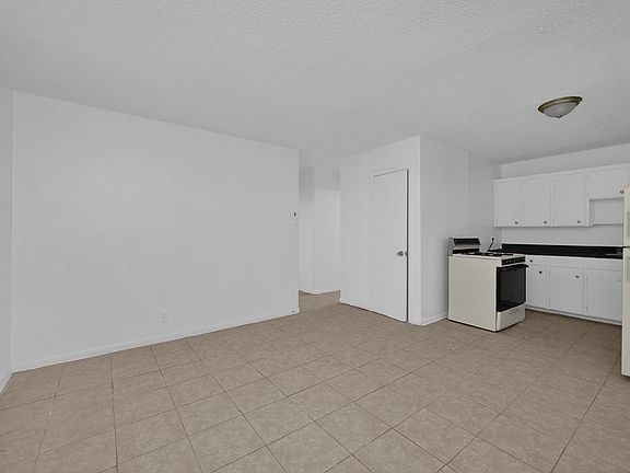 3rd image of 611 N Mirror St #1