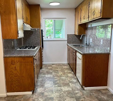 4th image of 203 Coventry Dr