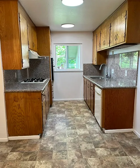 203 Coventry Dr — Photo 4