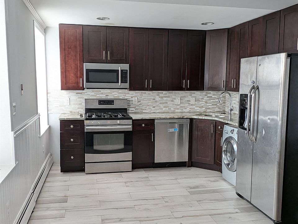 1st image of 69 Sussex St APT 4