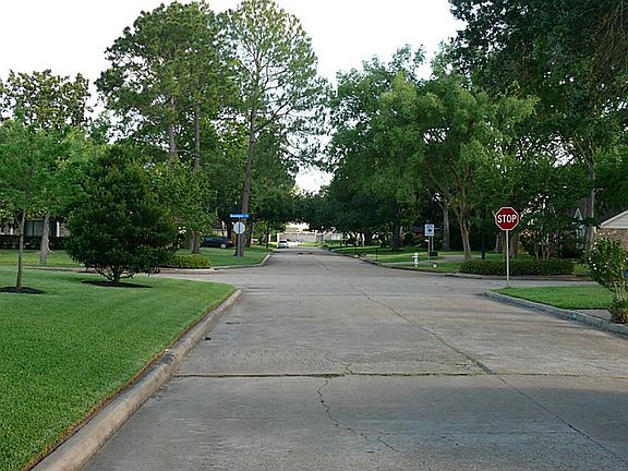 3rd image of 850 Brunswick Dr