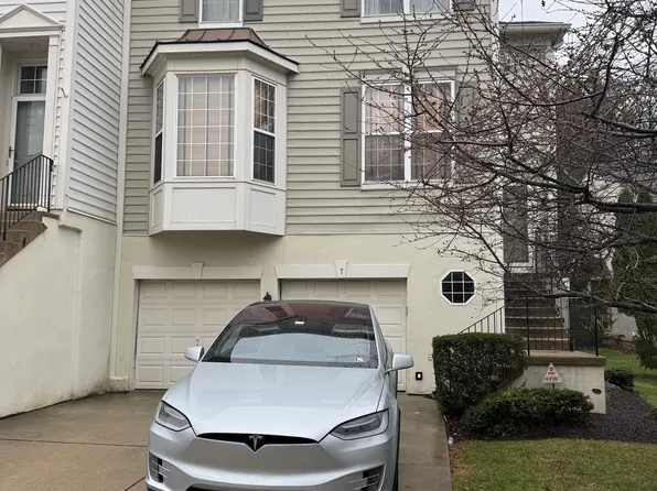 7 Cherry Ct, Lafayette Hill, PA 19444