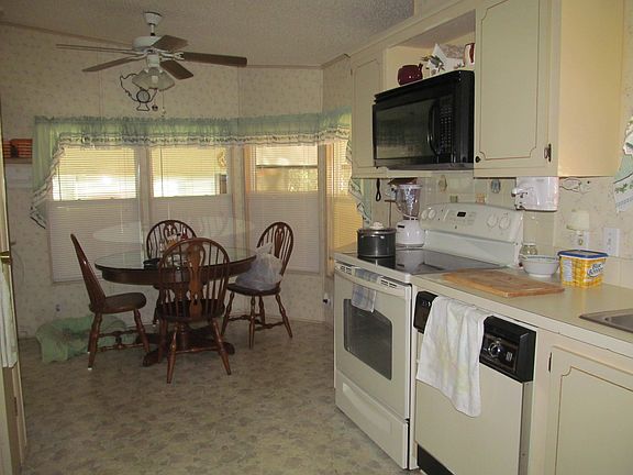 4th image of 705 Lake Larch Dr