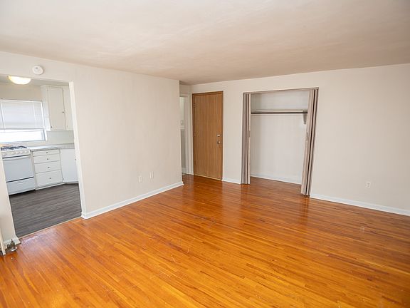 3rd image of 210 E Dunklin St #B2
