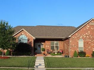 144 Oakshire Dr, Glen Carbon, IL 62034