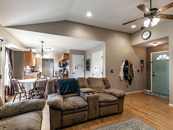 5th image of 321 Aven Ave