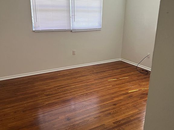 5th image of 626 E Indiana Ave