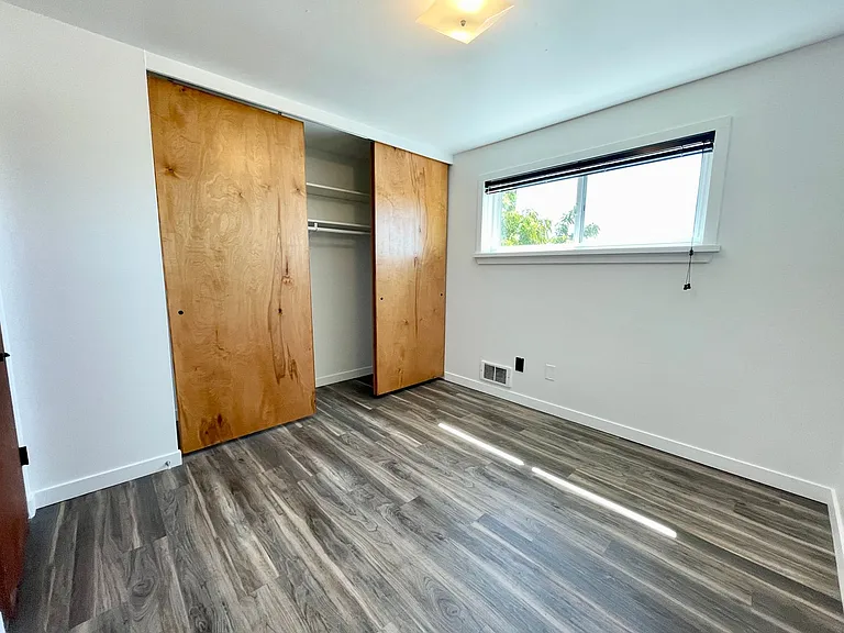 Escolier Apartments — Photo 59