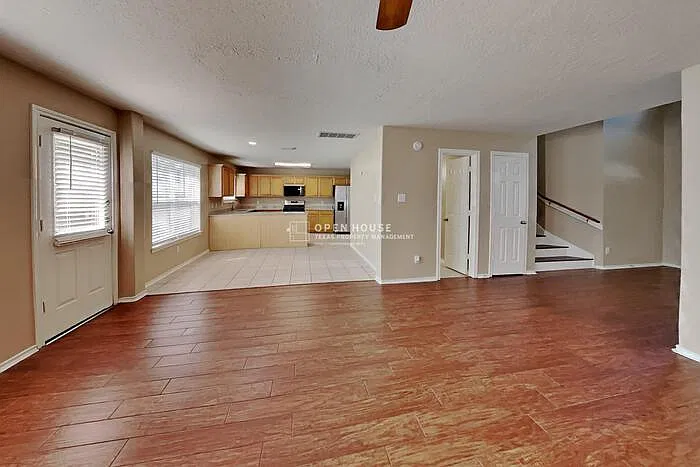 4 bed, 2.5 bath, 2445 sqft, $2,350 — Photo 3