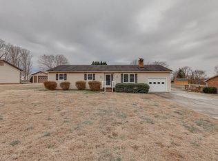 7004 Harperglen Rd, Clemmons, NC 27012