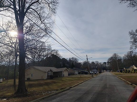 4th image of 460 Rosemary Ln