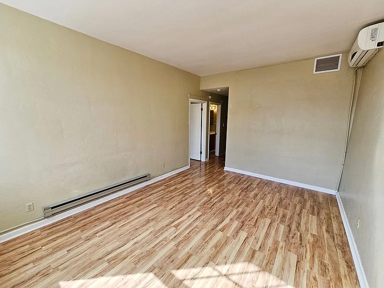 110 SW Court Ave — Photo 3