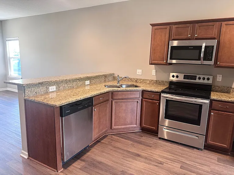 509 SE Maple Dr — Photo 9