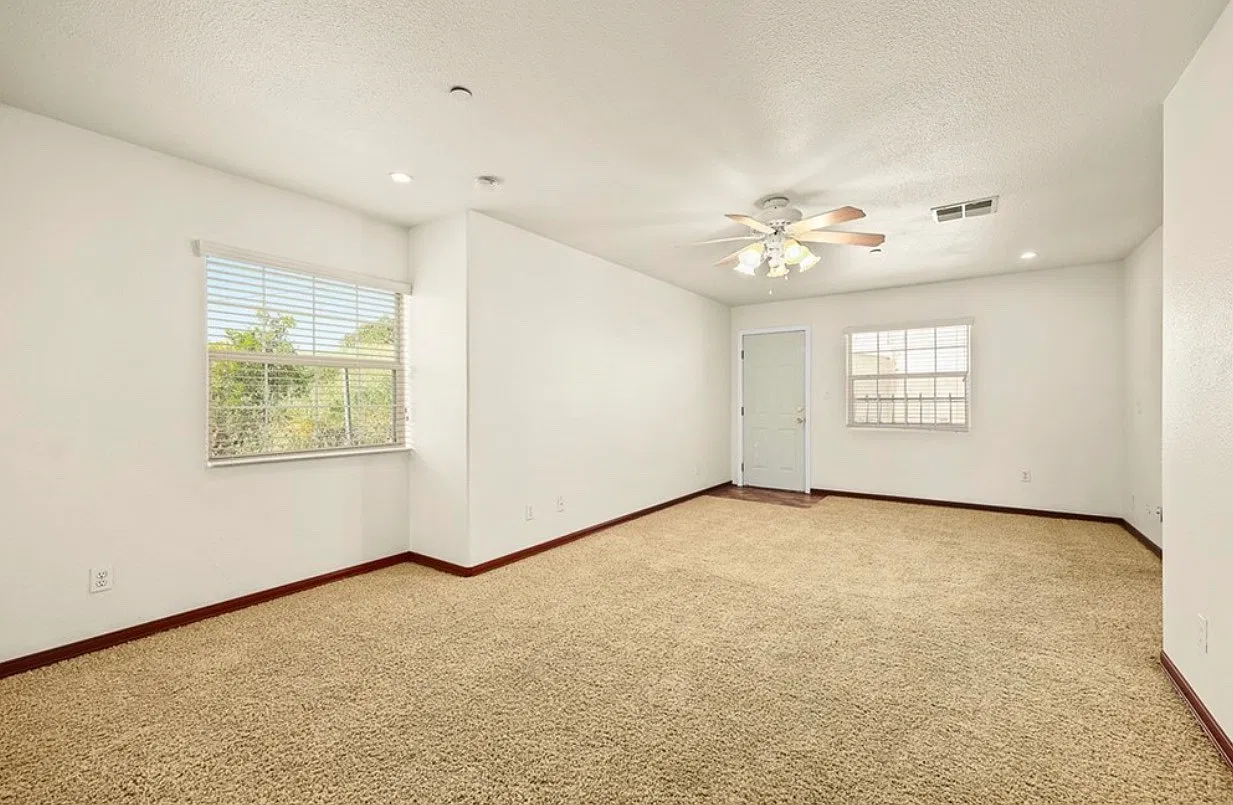 2033 Barnett Way — Photo 4