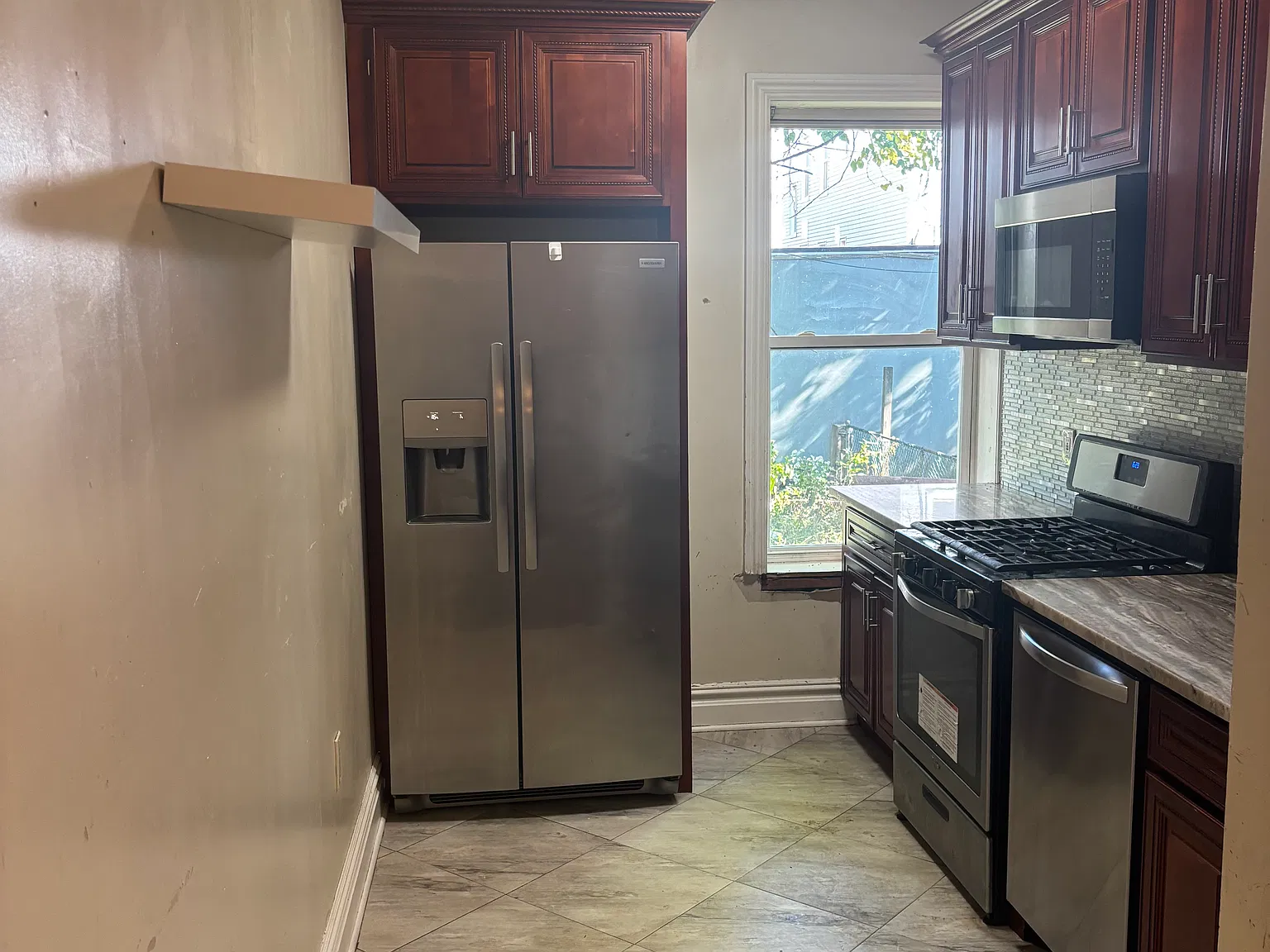 3 bed, $1,800 — Photo 1