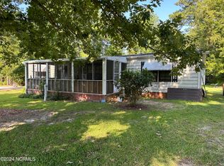 338 Queens Rd, Hubert, NC 28539