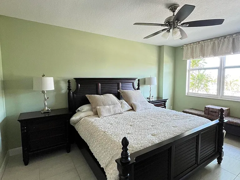 100 NE 6th St #206 — Photo 7