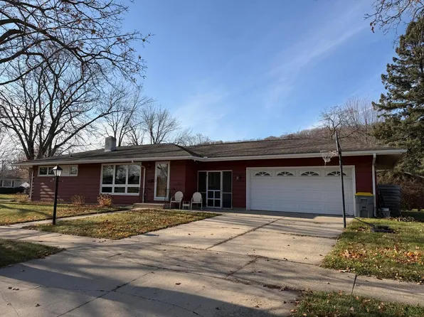 220 S Maple St, La Crescent, MN 55947