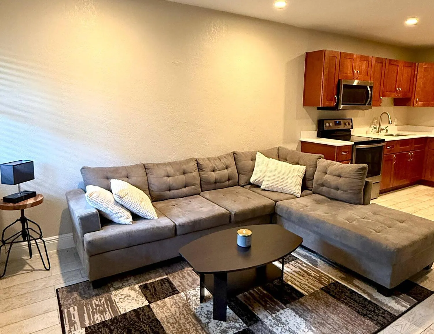 2 bed, 1.0 bath, 770 sqft, $2,490 — Photo 2