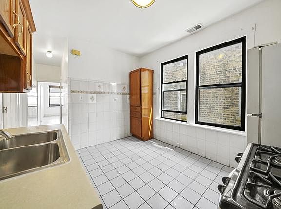 5th image of 2448 N Keeler Ave #2