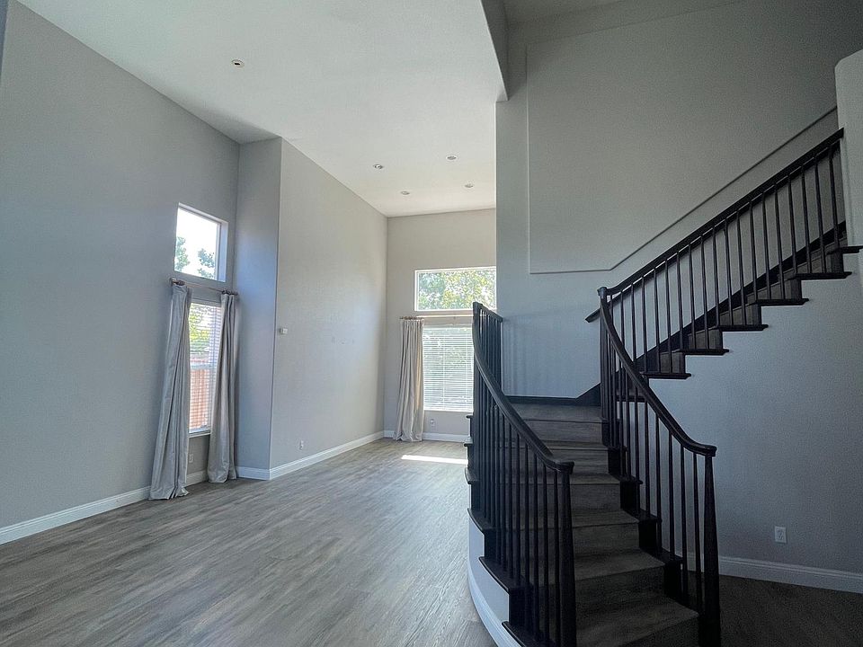 1st image of 1331 Fullerton Dr