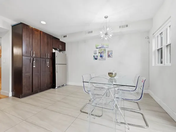 918 East 32nd Street image 7 of 24