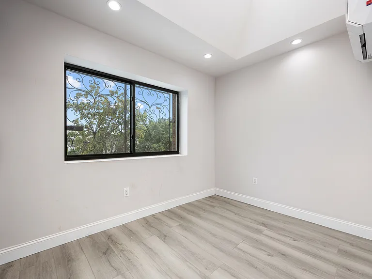 1731 Unionport Rd #3 — Photo 7