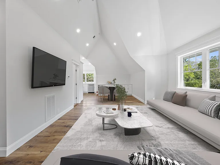389 Spring Ave #C — Photo 11