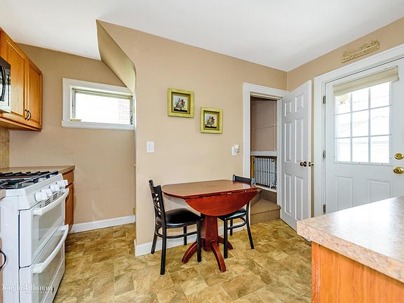 5th image of 164 Dwight St