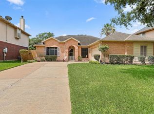 1818 Kemah Oaks Dr, Kemah, TX 77565