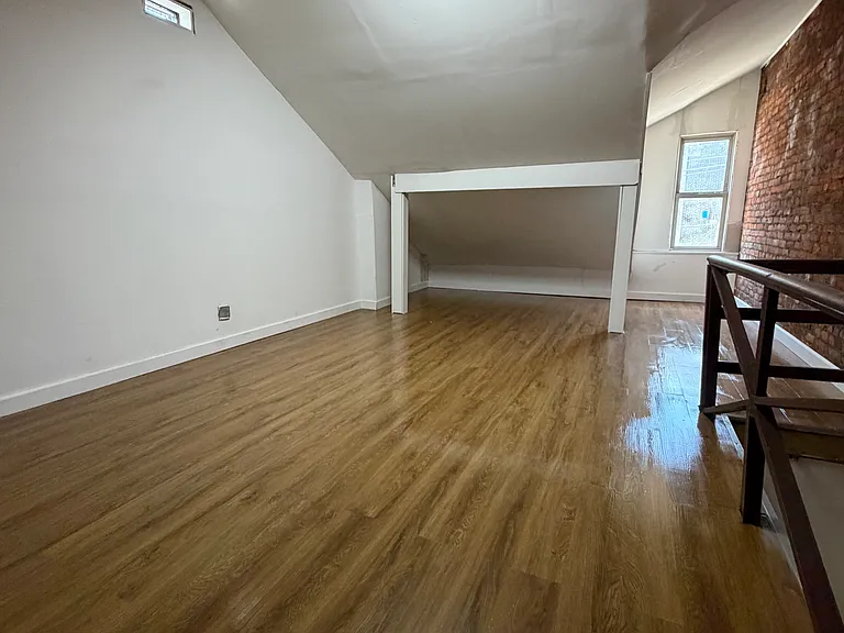 464 Genesee St #1 — Photo 8
