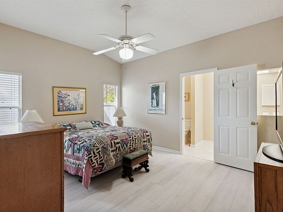 4th image of 2117 Whitfield Dr