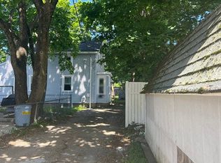30 Rutland Sq, Brockton, MA 02301