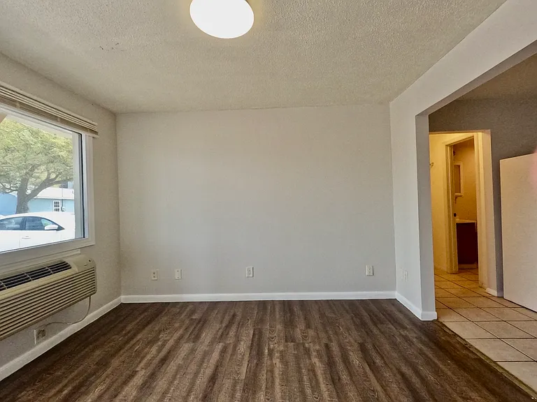 407 7th Ave S #103 — Photo 5