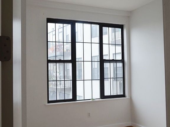 5th image of 687 Driggs Ave APT 3Q