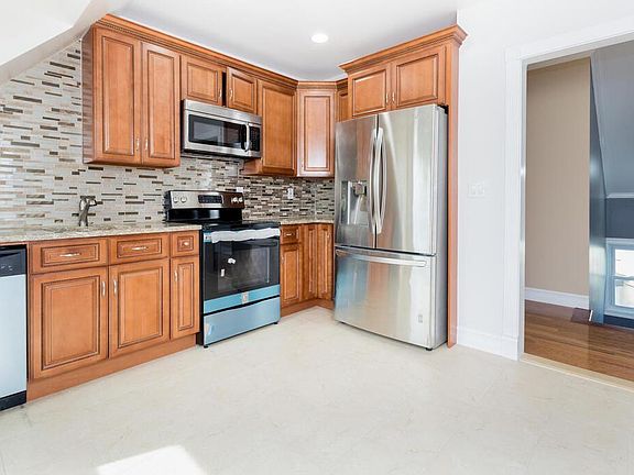 2nd image of 409 Palisade Ave APT 1
