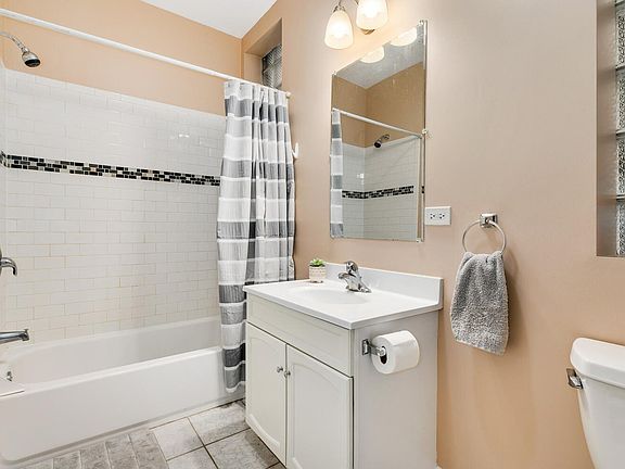 3rd image of 1847 W Armitage Ave APT 2