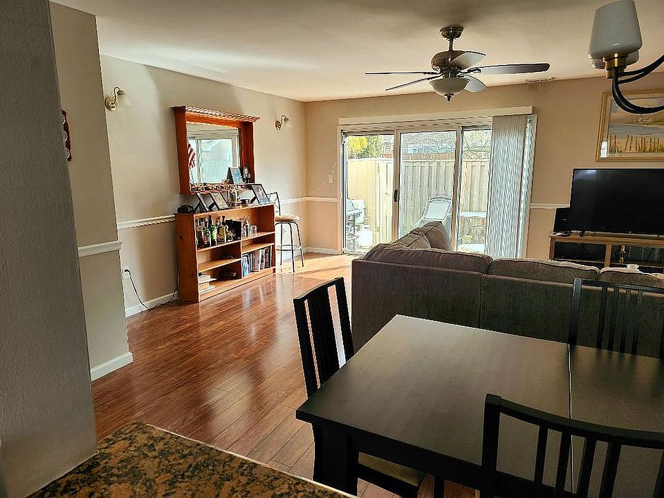1st image of 27 Canterbury Cir