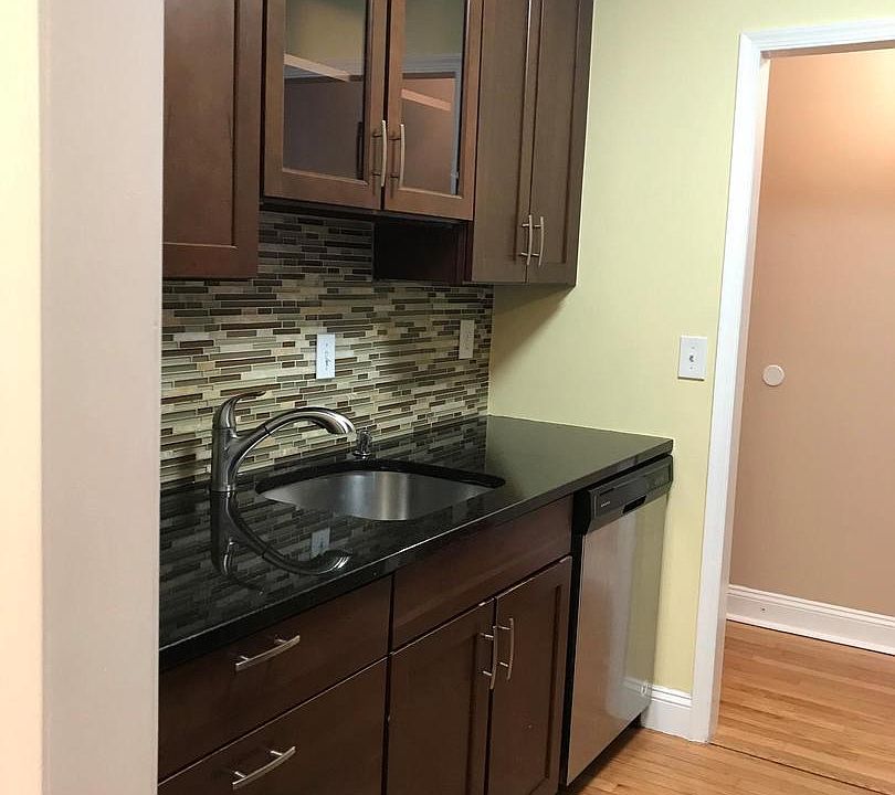 1st image of 3961 Lyndhurst Dr APT 304