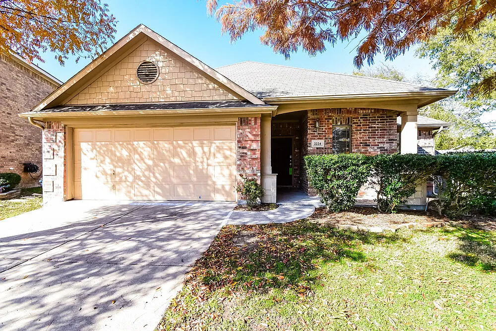3 bed, 2.0 bath, 1302 sqft, $2,195 — Photo 1