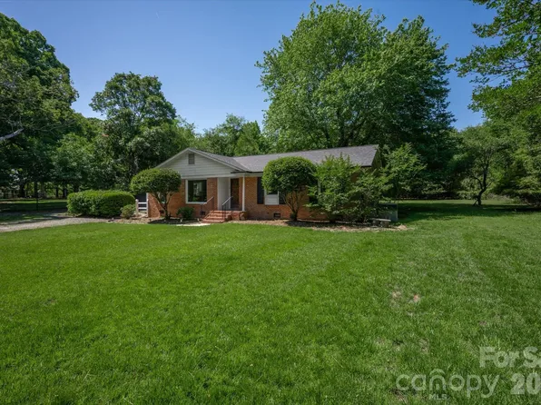 2645 Walker Rd, Matthews, NC 28105