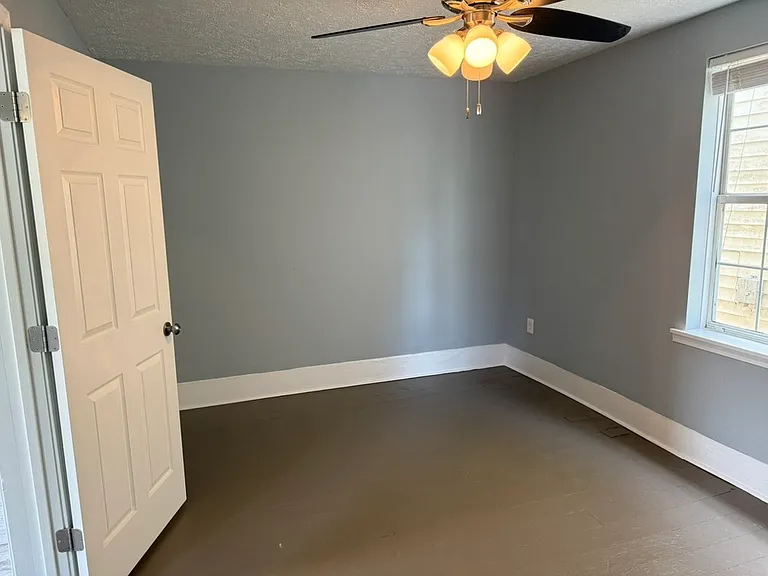 1740 E Market St — Photo 16