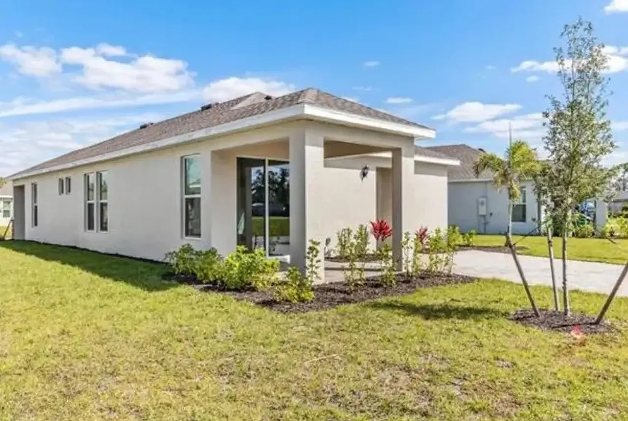 3 bed, 1703 sqft, $1,999 — Photo 2