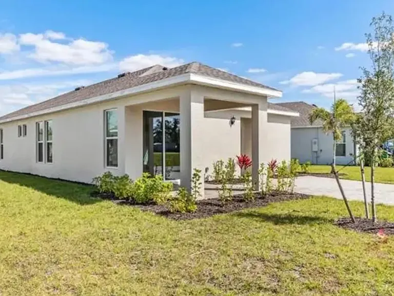 826 Friendship Cir — Photo 2